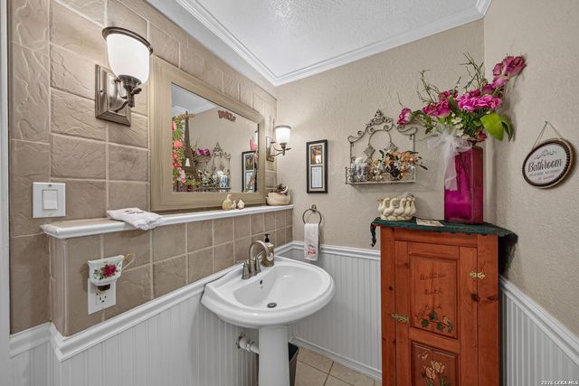 5850 SPRING VILLAGE ST, San Antonio, TX 78247