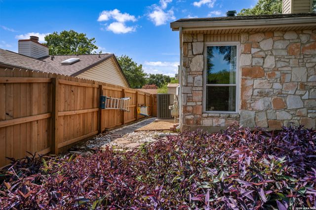 5850 SPRING VILLAGE ST, San Antonio, TX 78247