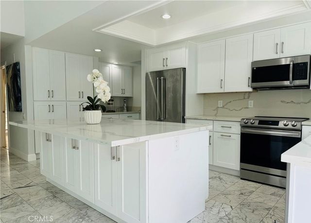 41 Hillgrass, Irvine, CA 92603