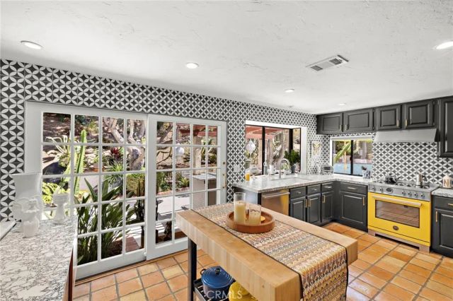 25962 Ernestine Court, Laguna Hills, CA 92653