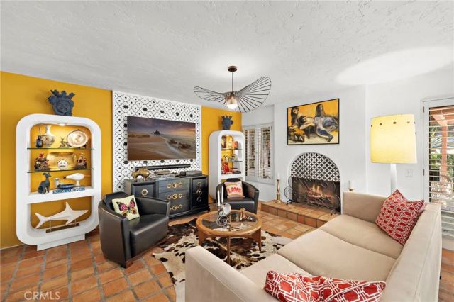 25962 Ernestine Court, Laguna Hills, CA 92653