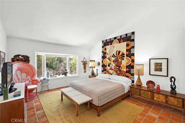 25962 Ernestine Court, Laguna Hills, CA 92653