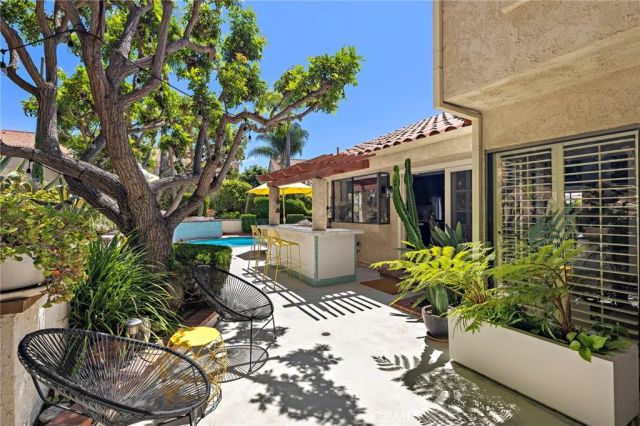 25962 Ernestine Court, Laguna Hills, CA 92653