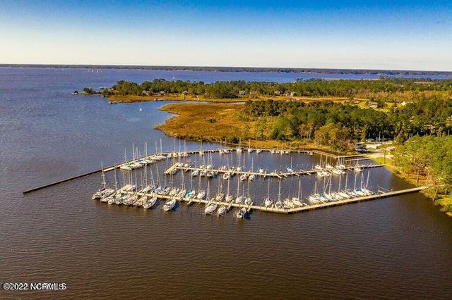 1306 Barkentine Drive, New Bern, NC 28560