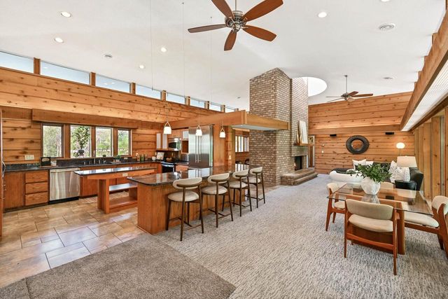 2115 Underwood PARKWAY, Elm Grove, WI 53122