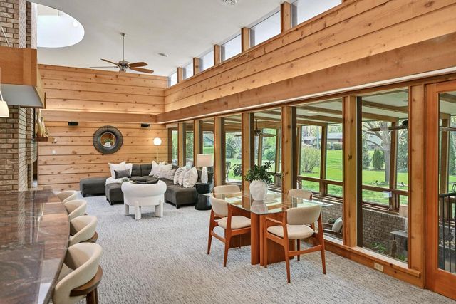 2115 Underwood PARKWAY, Elm Grove, WI 53122