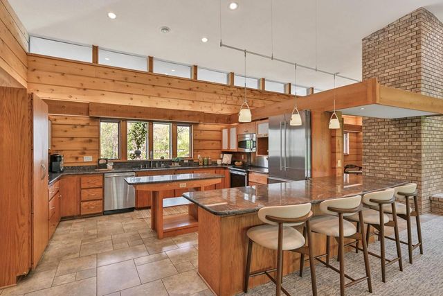 2115 Underwood PARKWAY, Elm Grove, WI 53122