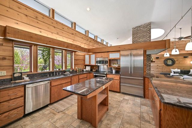 2115 Underwood PARKWAY, Elm Grove, WI 53122