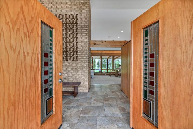 2115 Underwood PARKWAY, Elm Grove, WI 53122