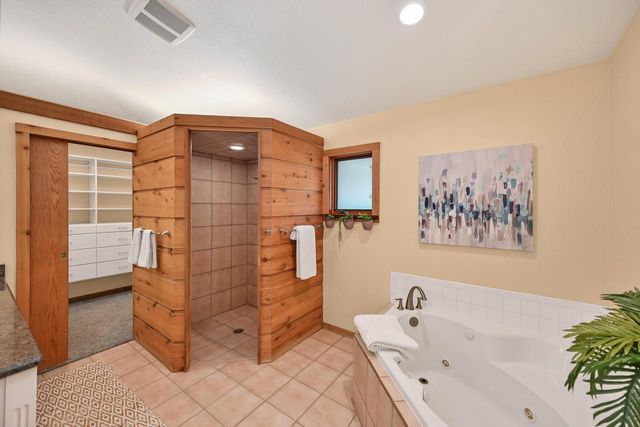 2115 Underwood PARKWAY, Elm Grove, WI 53122