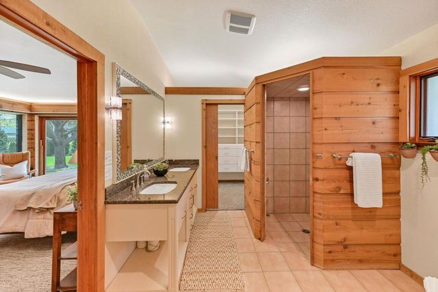 2115 Underwood PARKWAY, Elm Grove, WI 53122