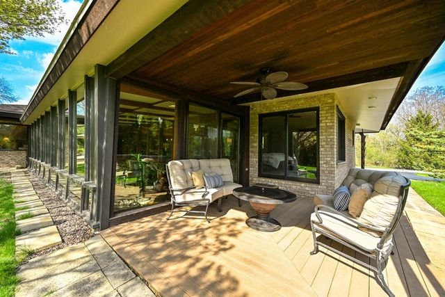 2115 Underwood PARKWAY, Elm Grove, WI 53122