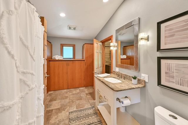 2115 Underwood PARKWAY, Elm Grove, WI 53122