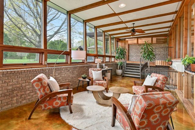 2115 Underwood PARKWAY, Elm Grove, WI 53122