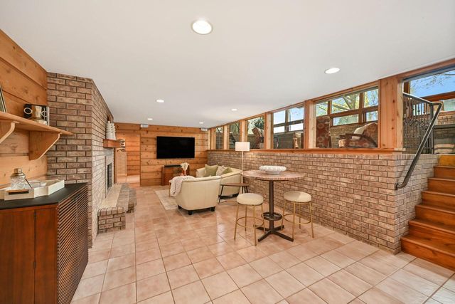 2115 Underwood PARKWAY, Elm Grove, WI 53122