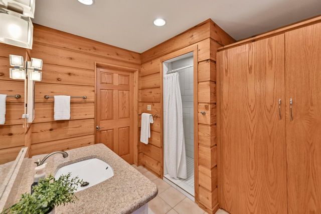 2115 Underwood PARKWAY, Elm Grove, WI 53122