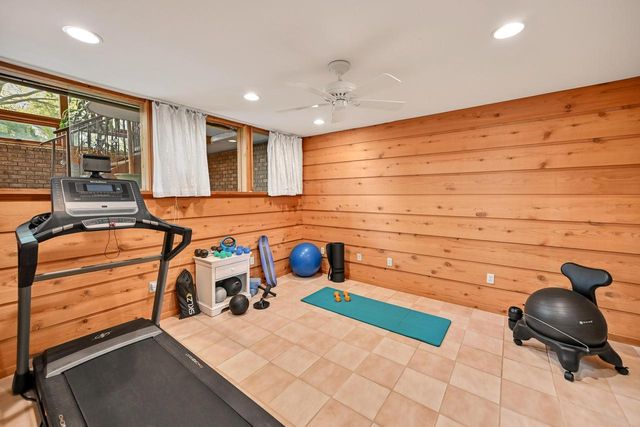 2115 Underwood PARKWAY, Elm Grove, WI 53122
