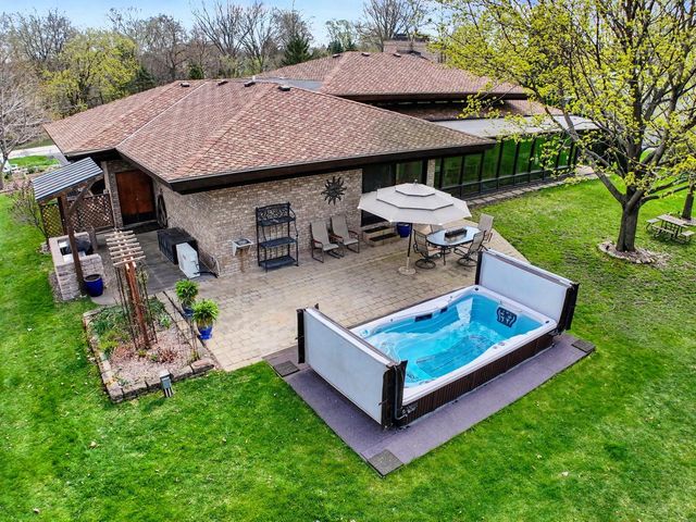 2115 Underwood PARKWAY, Elm Grove, WI 53122