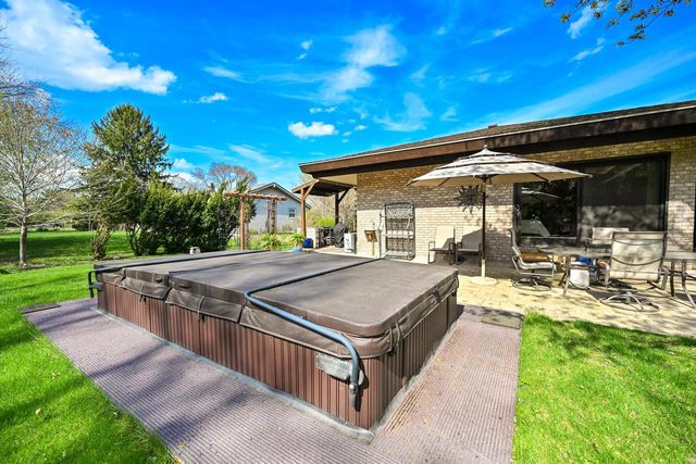 2115 Underwood PARKWAY, Elm Grove, WI 53122