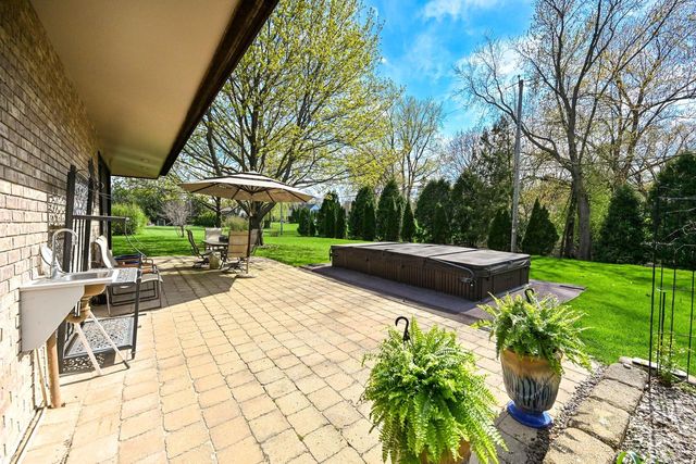 2115 Underwood PARKWAY, Elm Grove, WI 53122