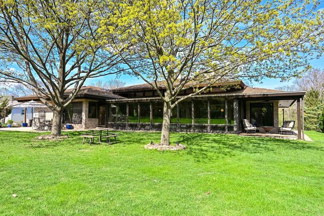 2115 Underwood PARKWAY, Elm Grove, WI 53122