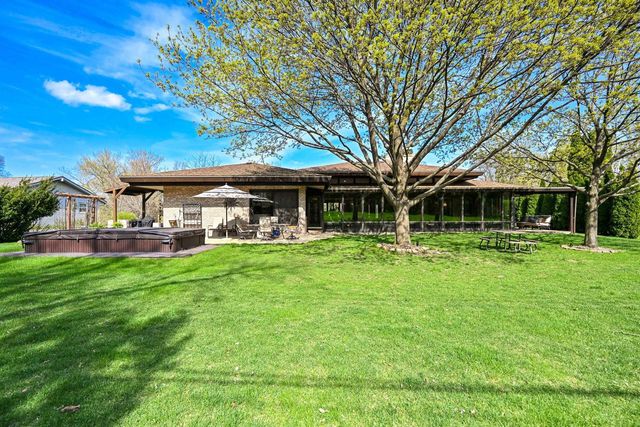 2115 Underwood PARKWAY, Elm Grove, WI 53122