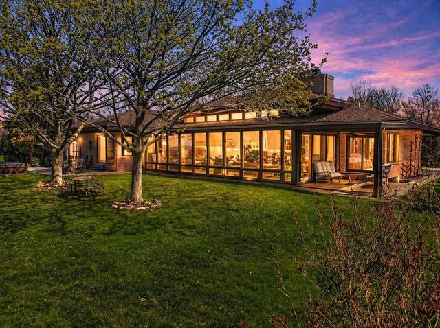 2115 Underwood PARKWAY, Elm Grove, WI 53122