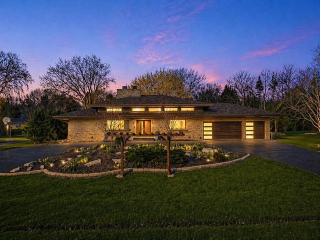 2115 Underwood PARKWAY, Elm Grove, WI 53122