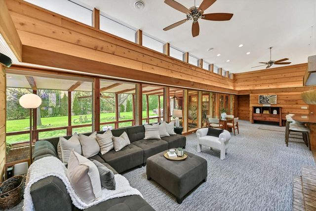 2115 Underwood PARKWAY, Elm Grove, WI 53122