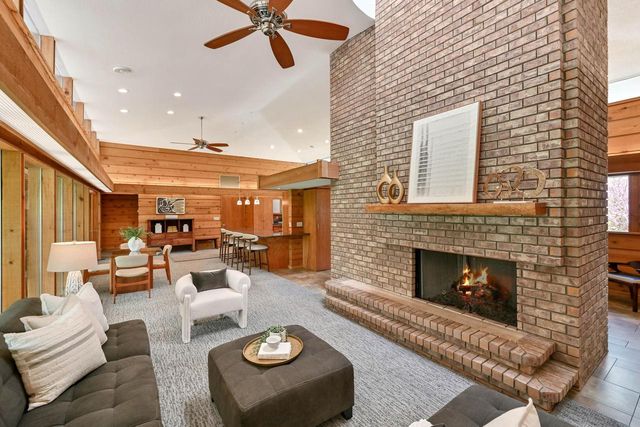2115 Underwood PARKWAY, Elm Grove, WI 53122