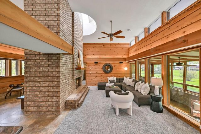 2115 Underwood PARKWAY, Elm Grove, WI 53122