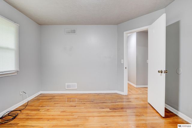 4822 Grand Avenue, Omaha, NE 68104
