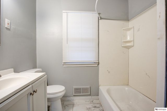 4822 Grand Avenue, Omaha, NE 68104