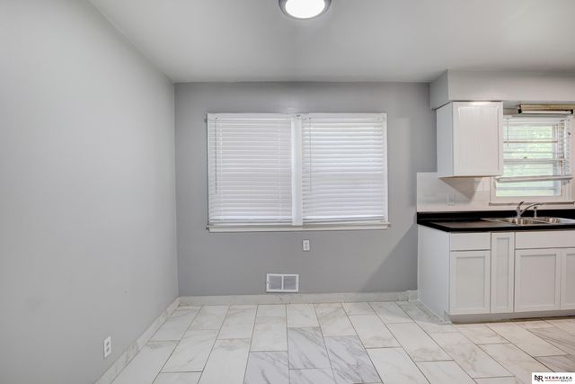 4822 Grand Avenue, Omaha, NE 68104