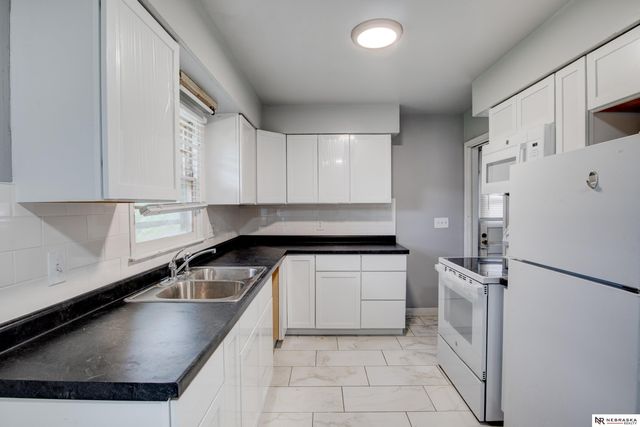 4822 Grand Avenue, Omaha, NE 68104