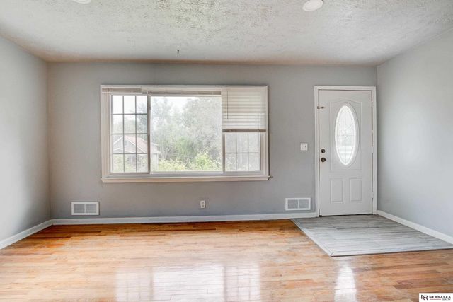 4822 Grand Avenue, Omaha, NE 68104