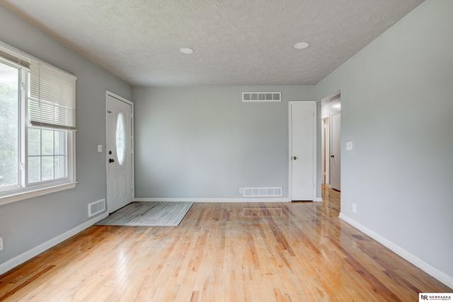 4822 Grand Avenue, Omaha, NE 68104