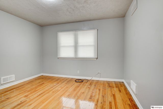 4822 Grand Avenue, Omaha, NE 68104