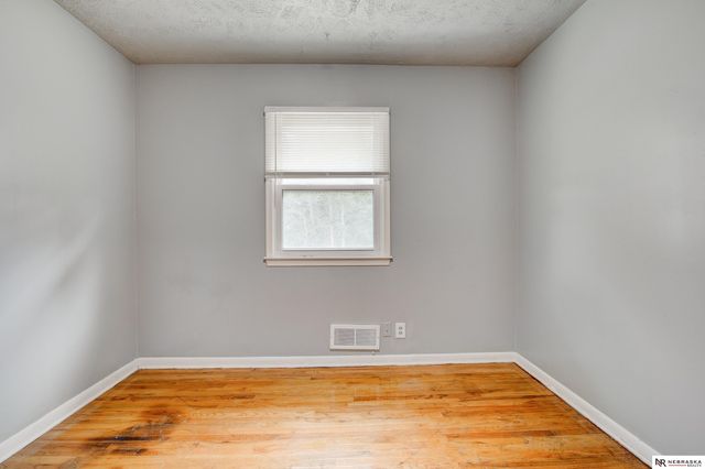 4822 Grand Avenue, Omaha, NE 68104