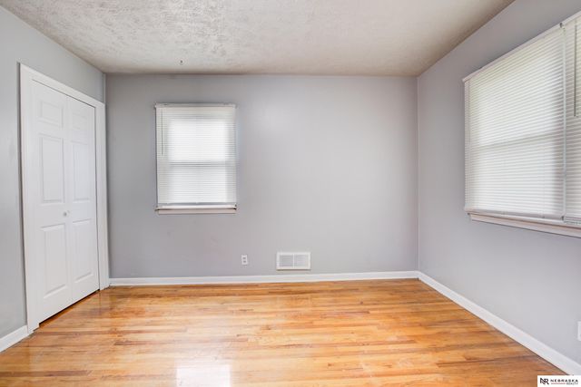 4822 Grand Avenue, Omaha, NE 68104