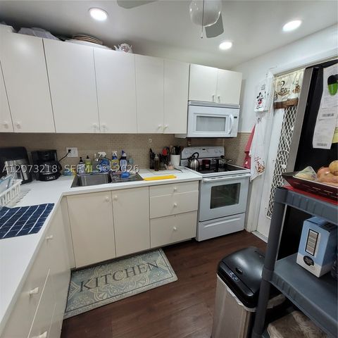 151 SW 134th Way 212N, Pembroke Pines, FL 33027