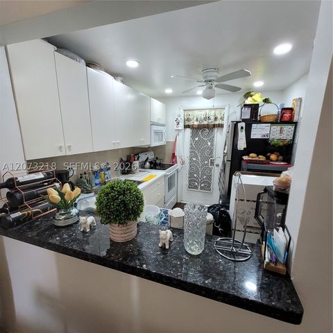 151 SW 134th Way 212N, Pembroke Pines, FL 33027