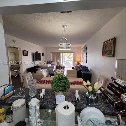 151 SW 134th Way 212N, Pembroke Pines, FL 33027