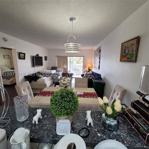 151 SW 134th Way 212N, Pembroke Pines, FL 33027