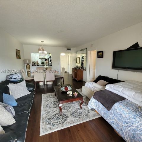 151 SW 134th Way 212N, Pembroke Pines, FL 33027