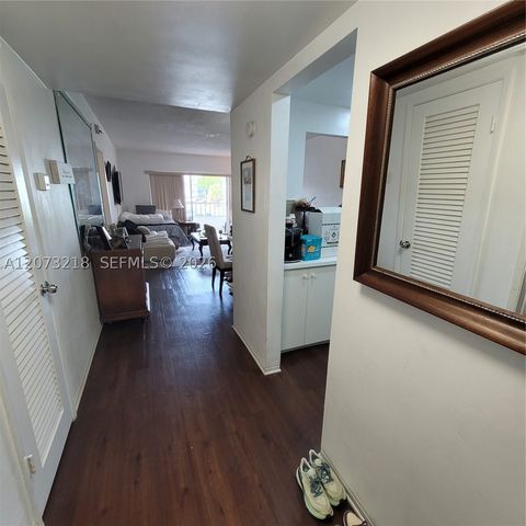 151 SW 134th Way 212N, Pembroke Pines, FL 33027