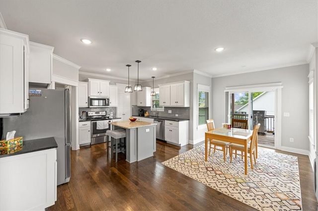 10000 N Richmond Avenue, Kansas City, MO 64157