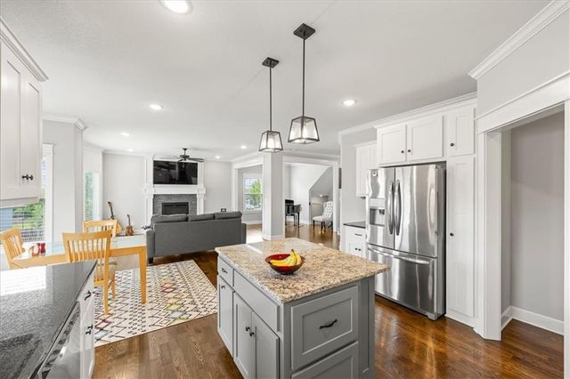 10000 N Richmond Avenue, Kansas City, MO 64157