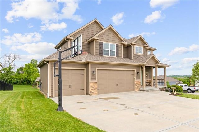 10000 N Richmond Avenue, Kansas City, MO 64157