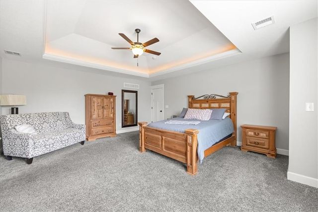 10000 N Richmond Avenue, Kansas City, MO 64157
